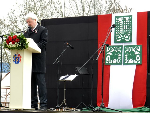 A haza minden előtt 74